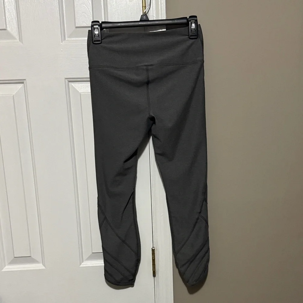 Under Armour Charcoal Cropped Leggings - Picture 3 of 5